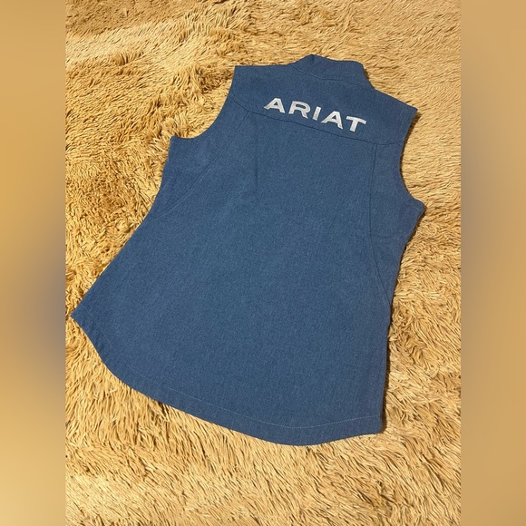 Women’s Ariat vest new with tags - Picture 2 of 2